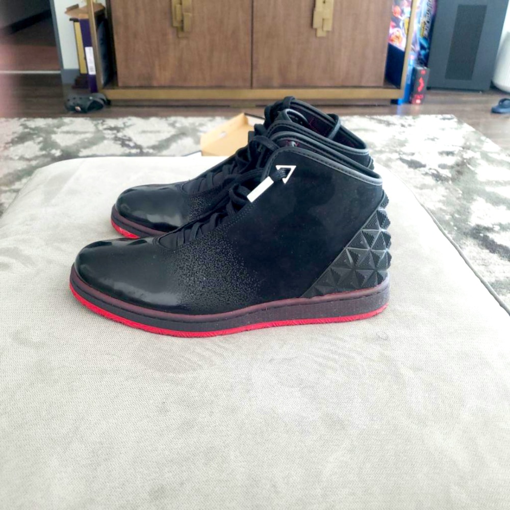 EUC Mens Jordan Instigator